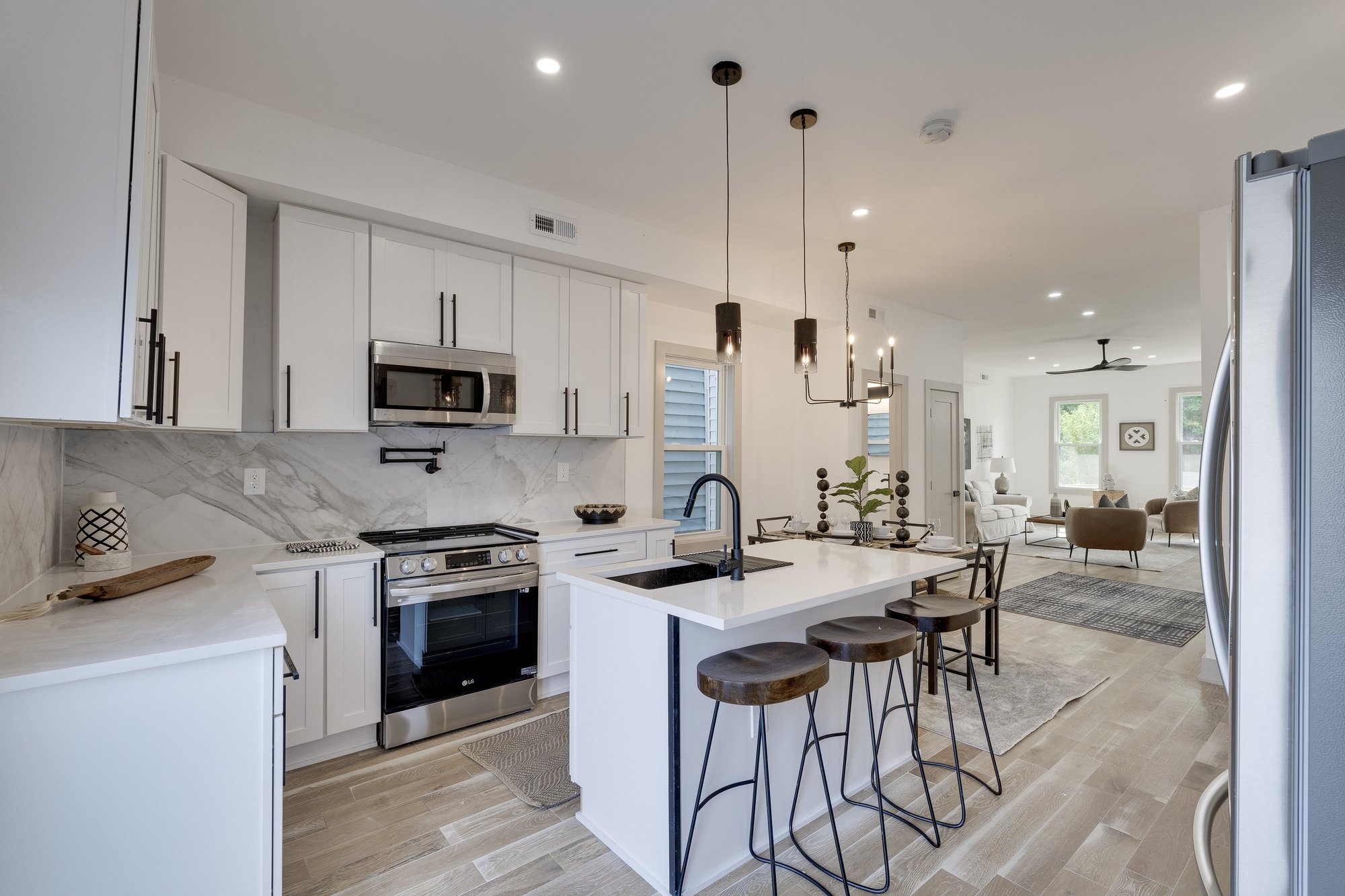 contemporary home kitchen